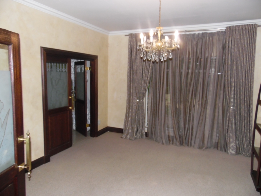 6 Bedroom Property for Sale in Jim Fouchepark Free State